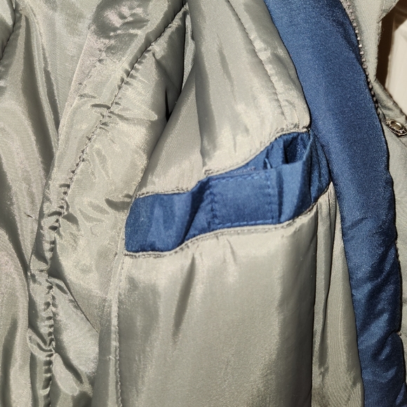 Boys size 14-16 Burnside Active warm jacket with hood that rolls away in collar - Picture 13 of 13